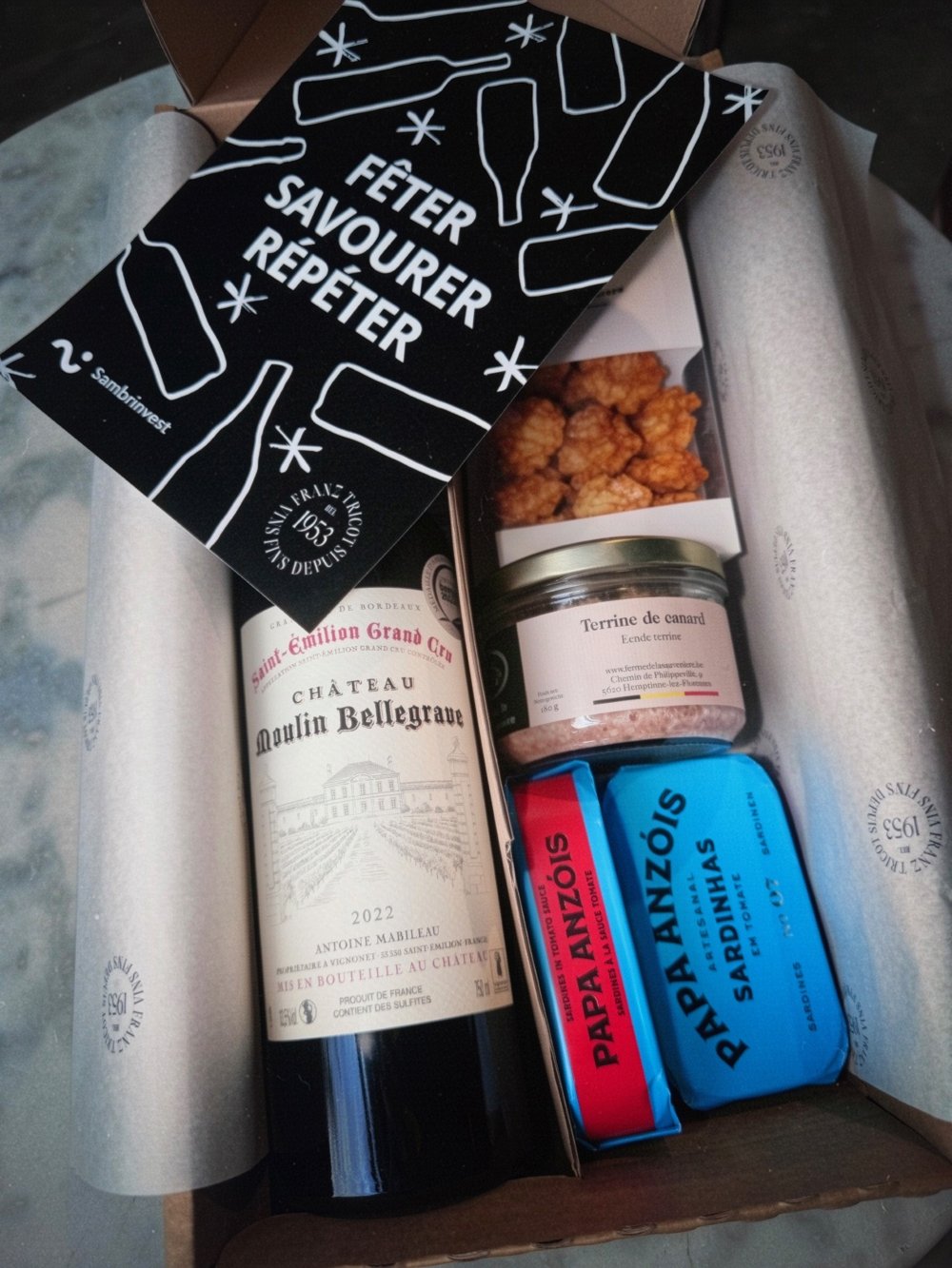 Box Saveurs de Bistrot : Saint-Émilion Grand Cru, terrine de canard, sardines et biscuits apéritifs